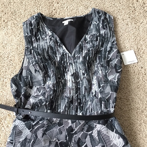 NWT Belted Graphic Dress - Picture 2 of 6